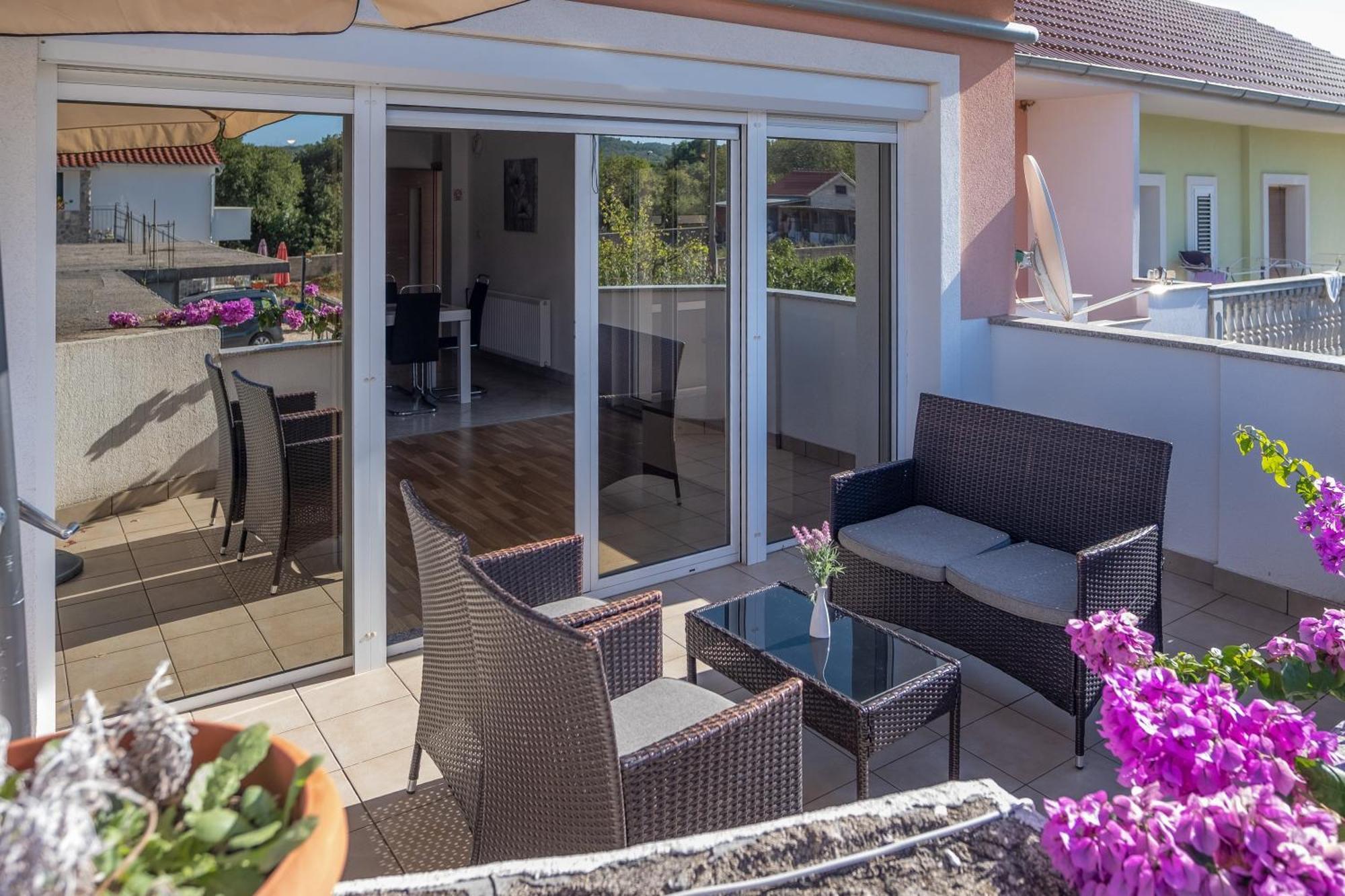 Apartment Bura Σίμπενικ Εξωτερικό φωτογραφία